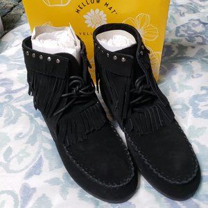 Vintage Vibe NIB Yellow Box Ankle Studded Moccasins Black